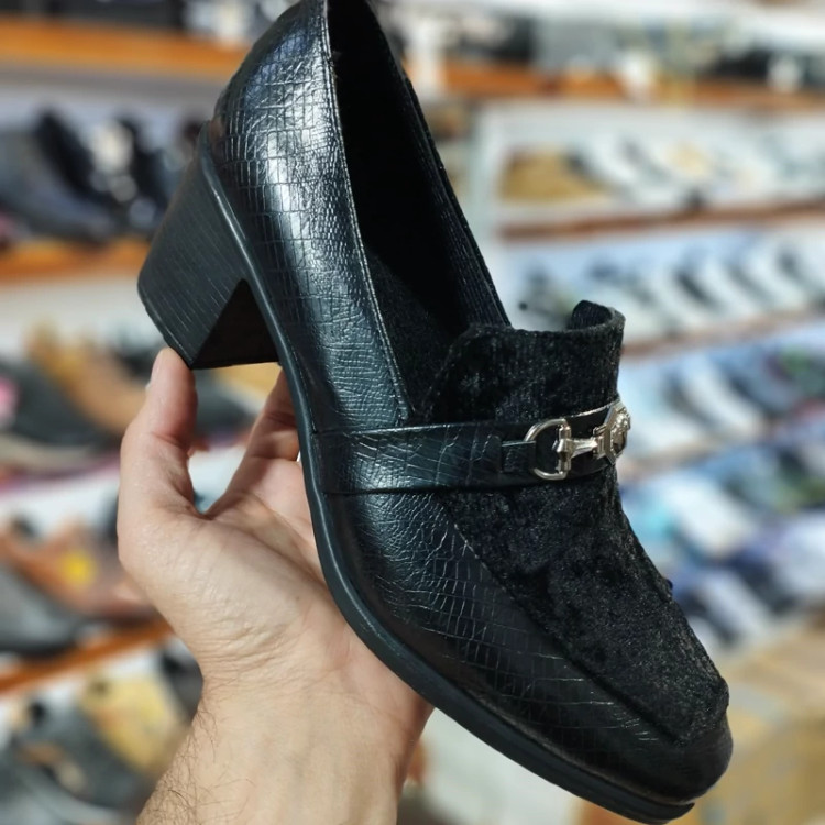 کفش راحتی و پاشنه دار مدل سگکی